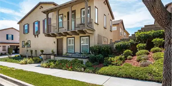 2748 E Coalinga