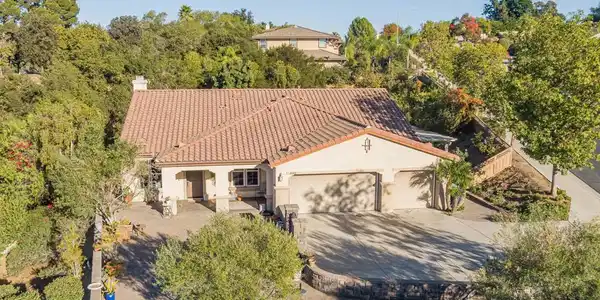 2602 Emerald Oaks Glen