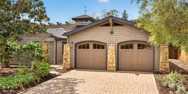909 Daly Road