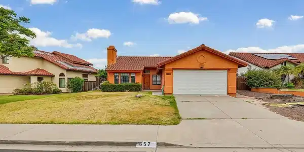 657 REDLANDS PL