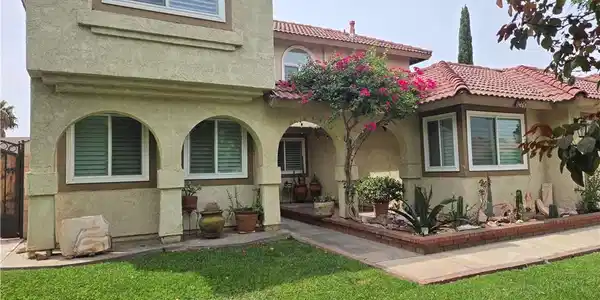 831 W El Molino