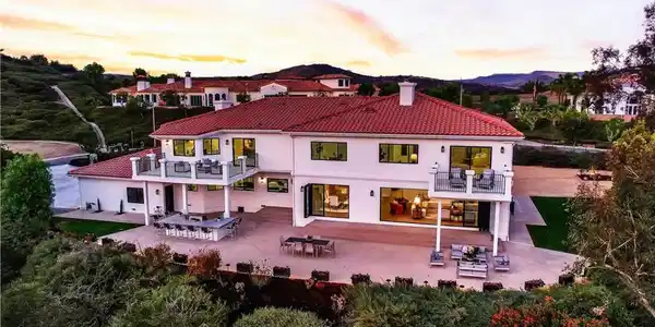 3010 Eminencia Del Norte
