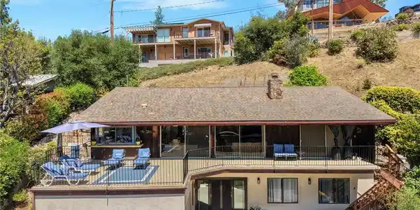 2232 East Lakeshore Drive