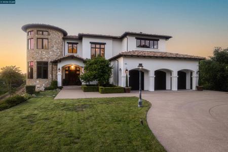 32 Copenhagen Ct