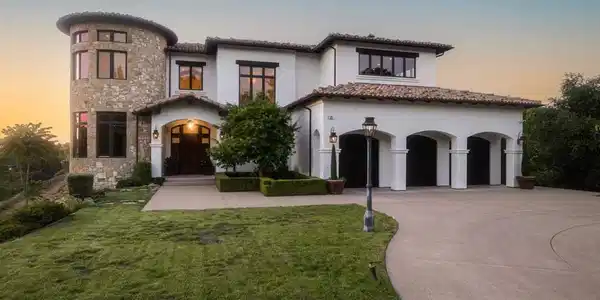 32 Copenhagen Ct
