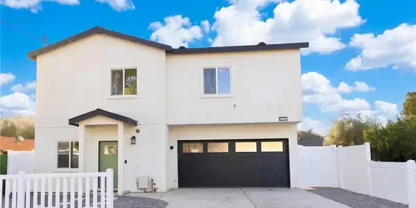 3884 N Mountain View
