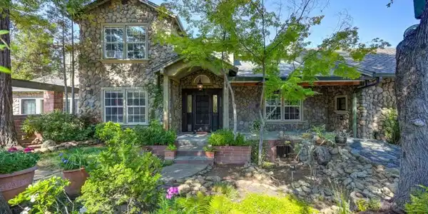 13331 Valley Vista Court