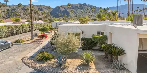 1810 Sandcliff Road