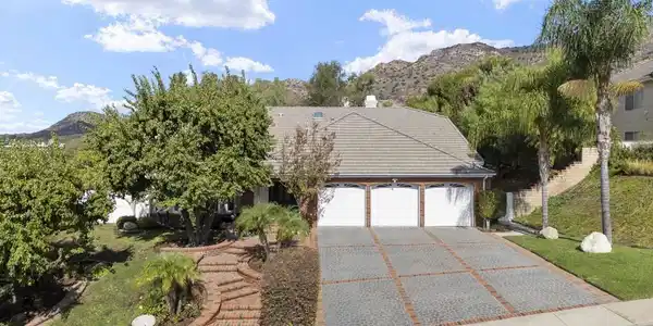 5475 Bromely Drive