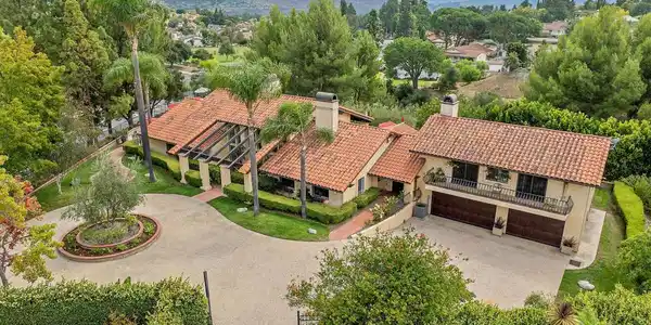 1914 Sunshine Court