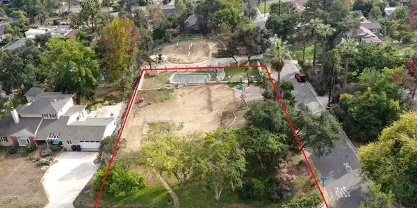 1808 E Altadena Drive
