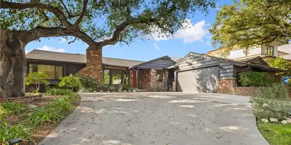 1709 Alta Oaks