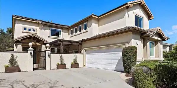 12 Kingfisher Court