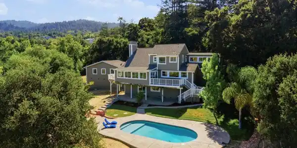 18300 Lakeview Court