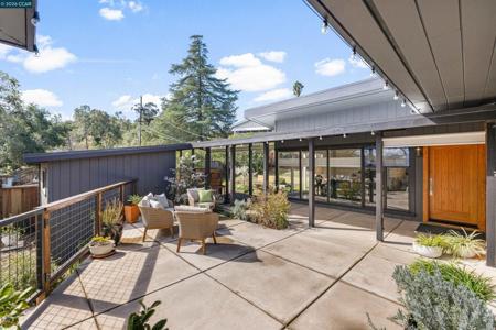 151 Montecito Crescent