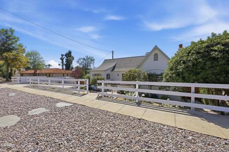 1124 E Mariposa Street