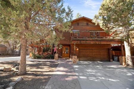 933 East Lane