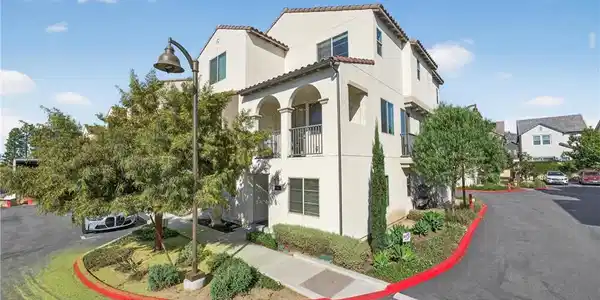 6 Bedford Court