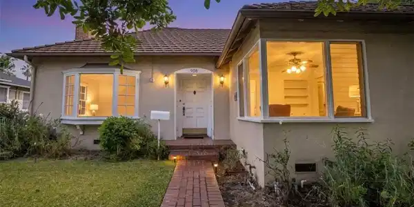 908 N Cordova