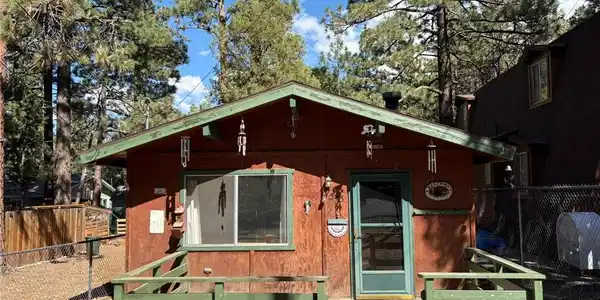 343 Holmes Lane