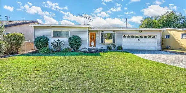 1148 E Raymond