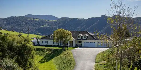 31702 Nira Lane