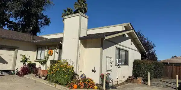 15318 Calle Enrique