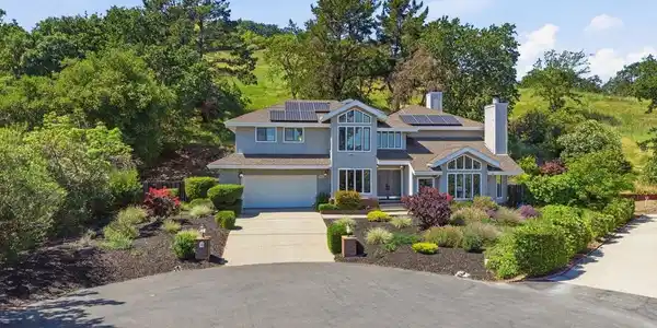1715 Greenhills Ct