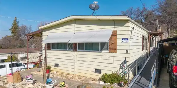 8 La Foret Drive