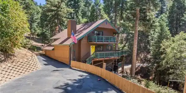 899 Blueridge Drive