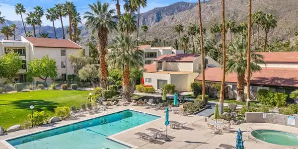 1552 S Camino Real