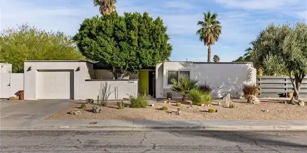 2564 N Aurora Drive