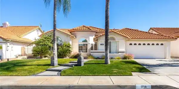1756 Seven Hills