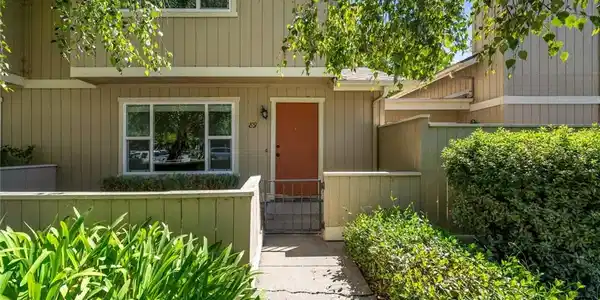 2250 King Court