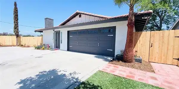 972 E LYNWOOD Drive