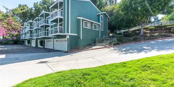 1070 Walnut Grove