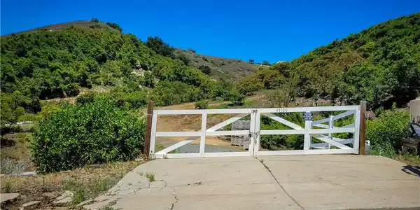 45100 La Cruz Drive