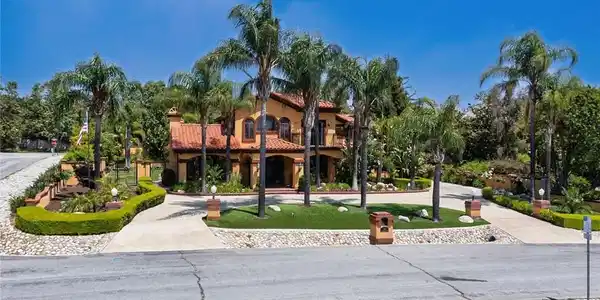 948 Peninsula Avenue