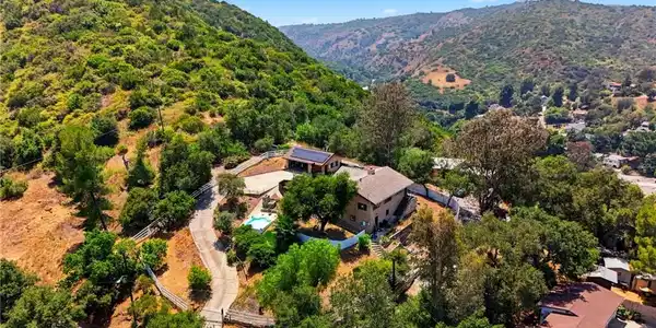 1225 Grand View
