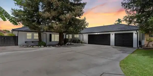 3047 E Virginia
