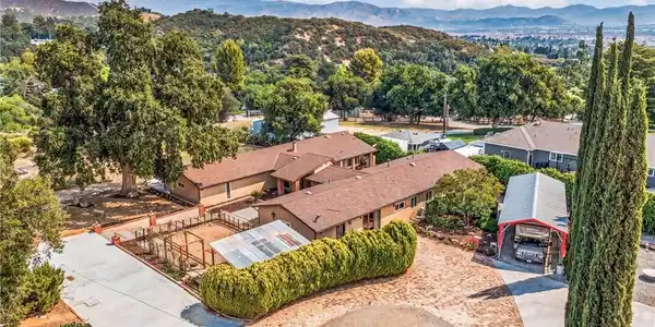 9312 Avenida Altura Bella