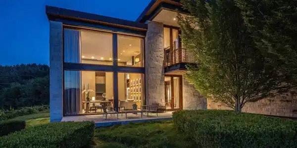 7596 Sonoma Mountain Road