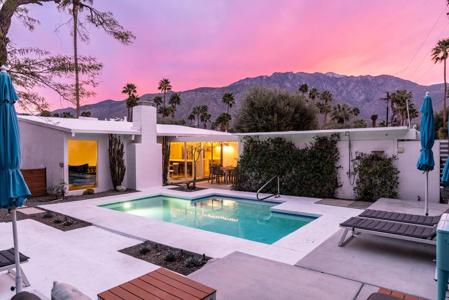 2550 N Kitty Hawk Drive