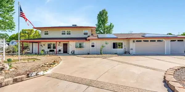 1391 Saddleback Dr