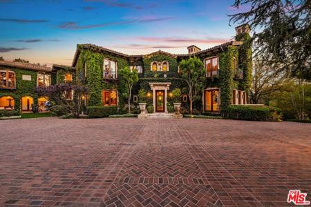 1550 Amalfi Drive