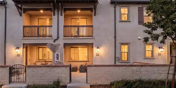 2815 E Berry Loop Privado