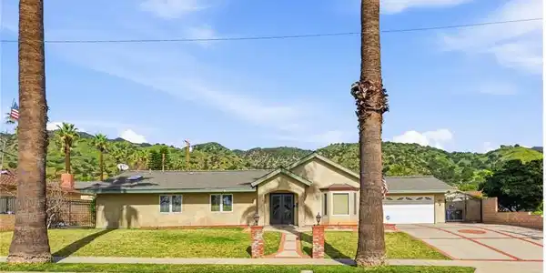 1011 E Palm