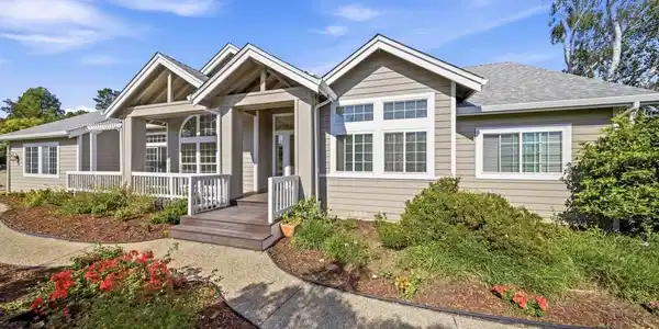 100 Sky Ranch Ln