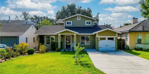 218 E Haven