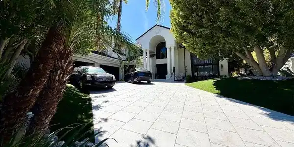 25548 Kingston Court